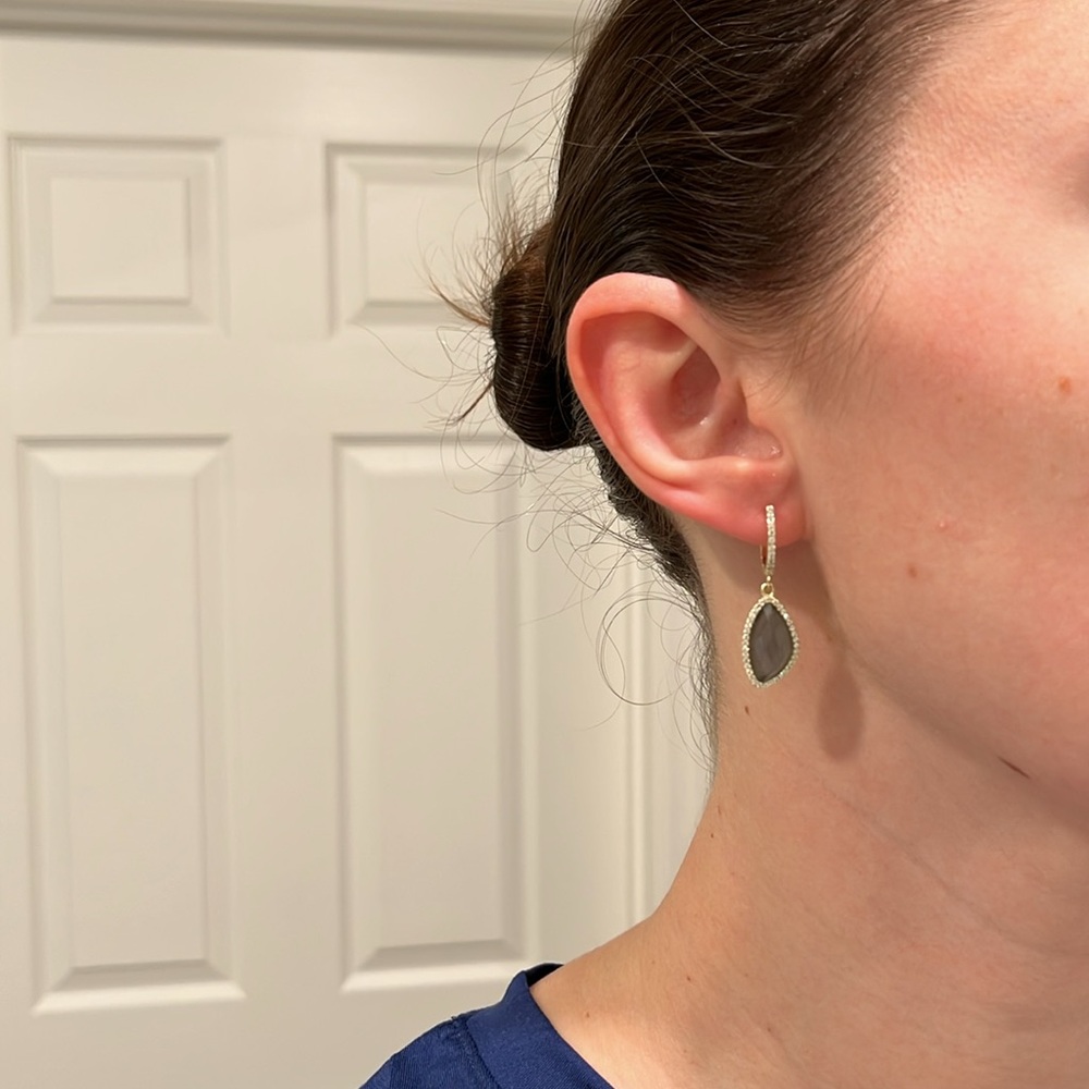 Light dangle earrings - Picture 2 of 3